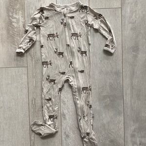 Kyte baby reindeer elk print footie pajamas 12-18 months
